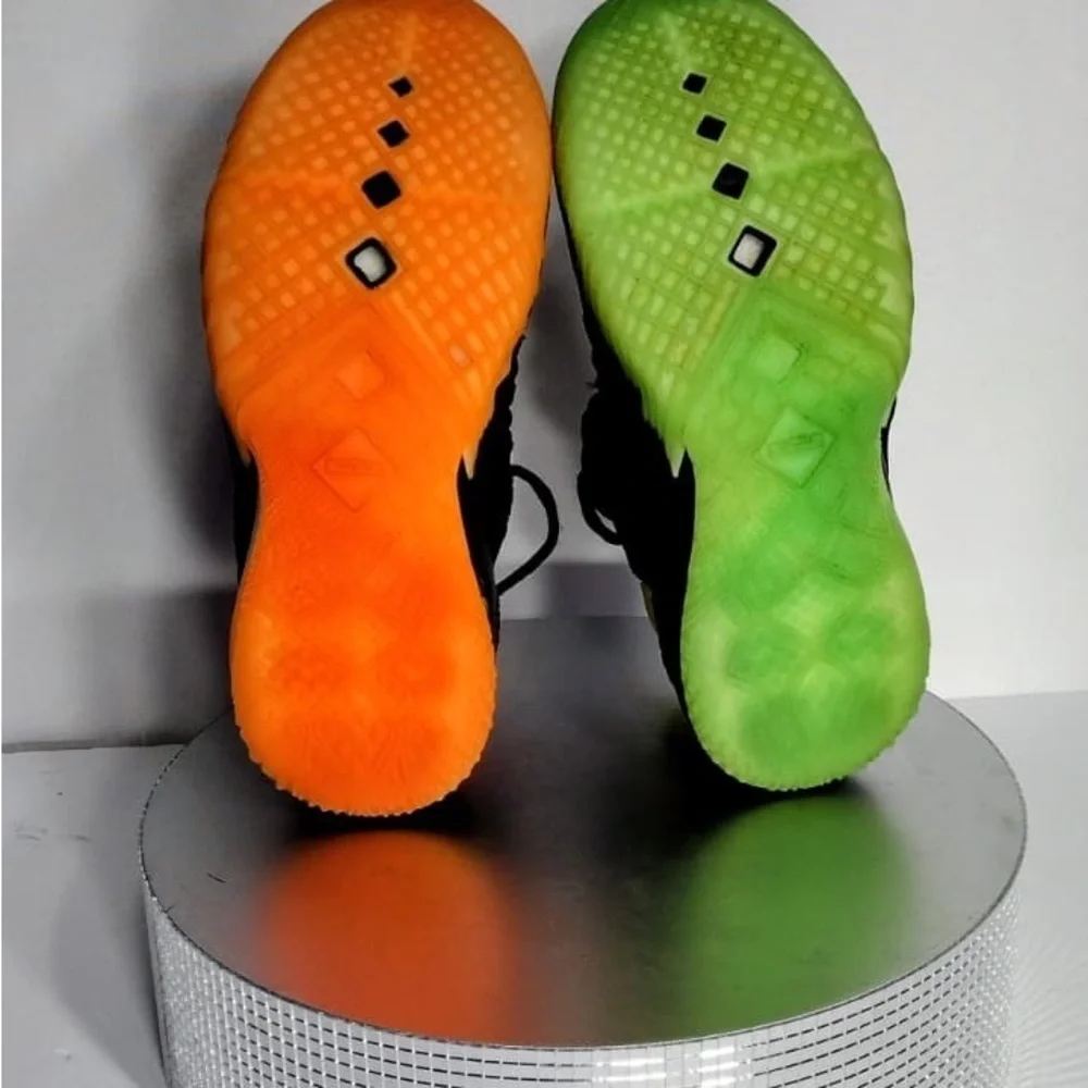 Nike Black and Neon Nike sneakers size 5.5 Y pre owned good condition
